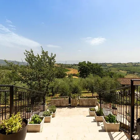 Villa Degli Olivi Is Located In Saragano